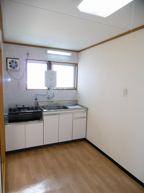 キッチン　写真は304号室です（参考）