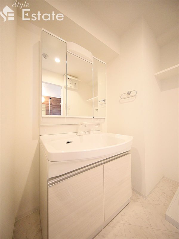 洗面設備　同仕様内装