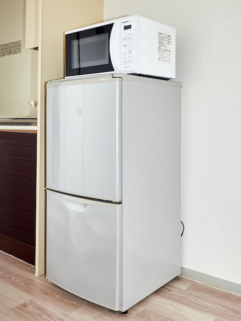 その他設備　2ドア冷蔵庫、電子レンジ