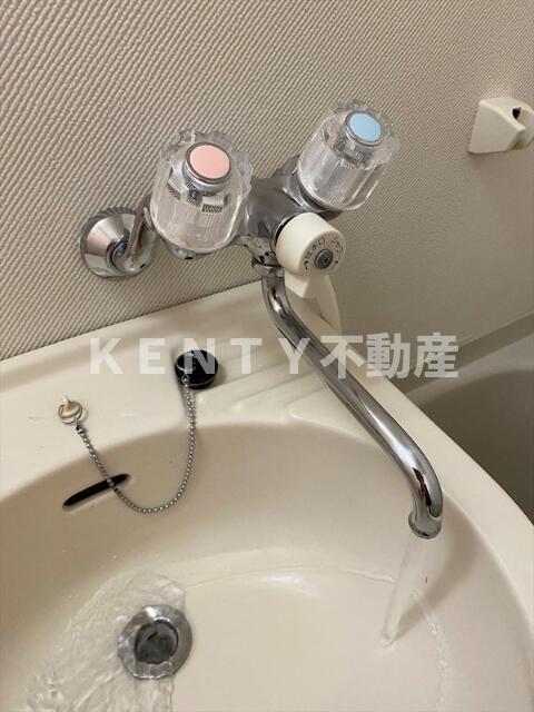 洗面設備　明るい洗面所です