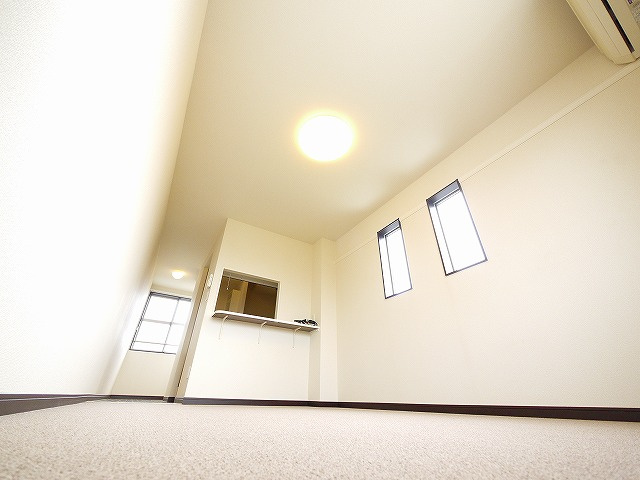 居室・リビング　こちらの居間で趣味の時間をお楽しみください