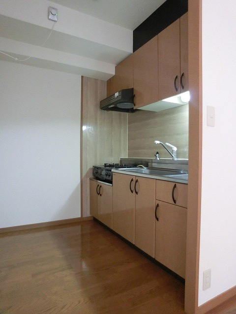 キッチン　別部屋の写真です。現況優先となります。