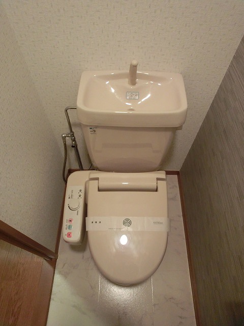 トイレ　別部屋の写真です。現況優先となります。