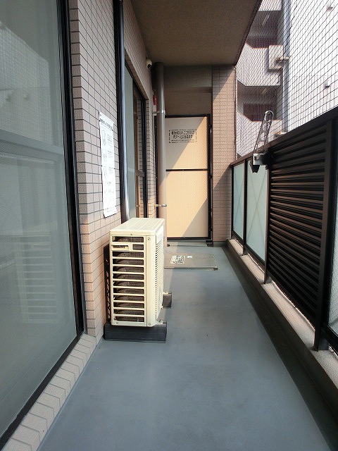 バルコニー　別部屋の写真です。現況優先となります。