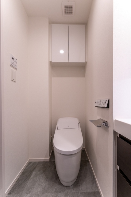 トイレ　※写真は同タイプ住戸です。