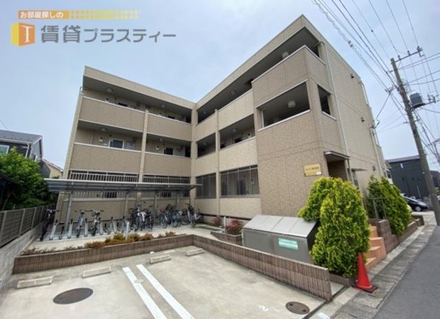 建物外観　閑静な住宅街におしゃれな建物発見