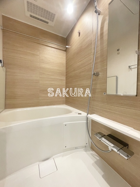 バス・シャワールーム　雨の日でも安心の浴室乾燥機付きです※同仕様