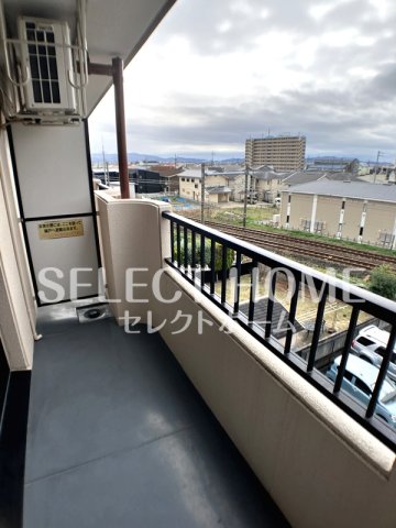 バルコニー　同型タイプ 開放的で明るい空間を演出してくれるバルコニーです