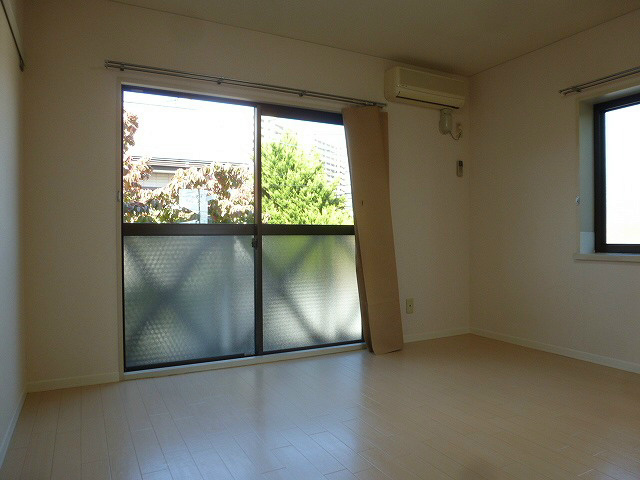 居室・リビング　※別号室の写真です