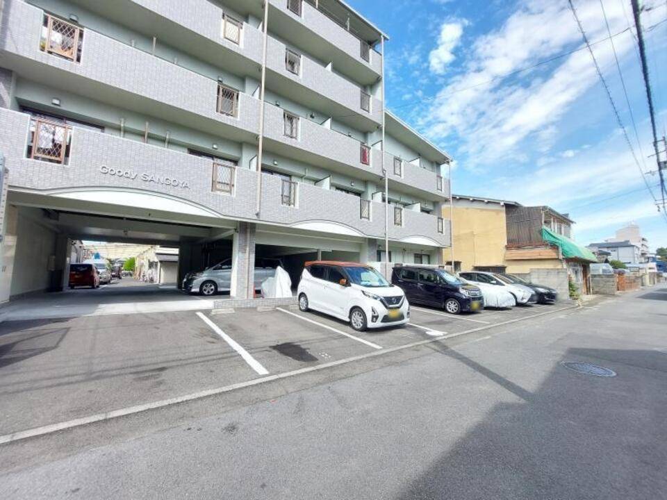 駐車場　駐車場