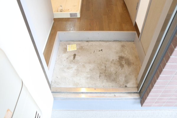 玄関　収納もある玄関です