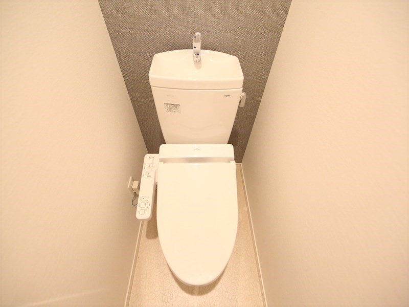 トイレ　温水洗浄暖房便座付トイレ