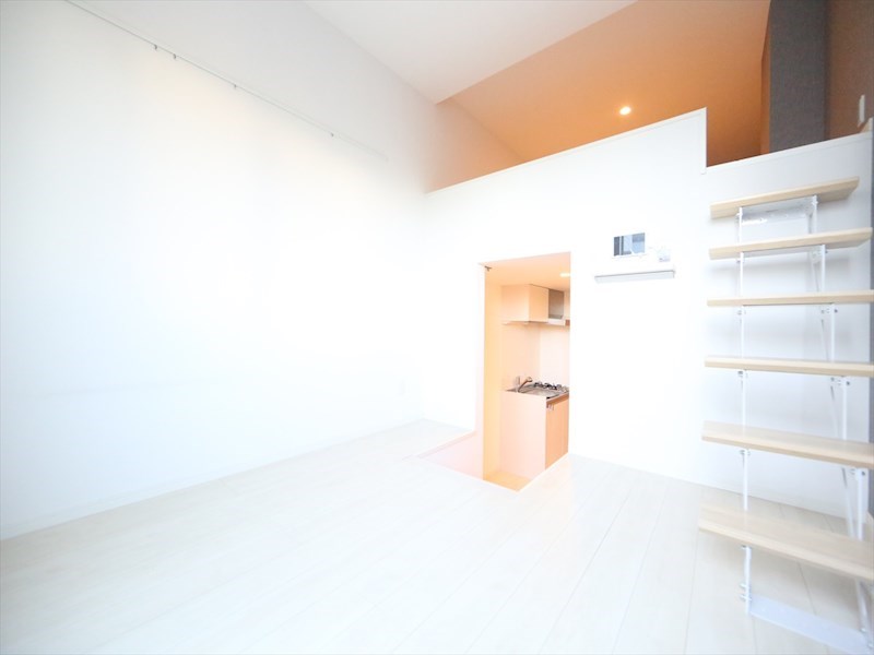 居室・リビング　洋室5.4帖　ロフト6.4帖（収納にも寝室にも使えます）