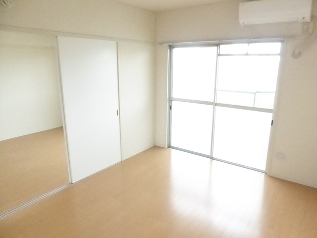 居室・リビング　明るくすっきりとしたお部屋です。