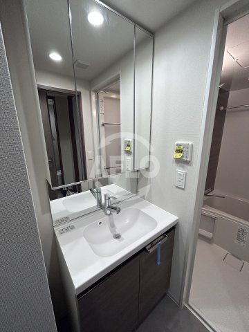 洗面設備　コンフォリア・リヴ淡路　洗面台