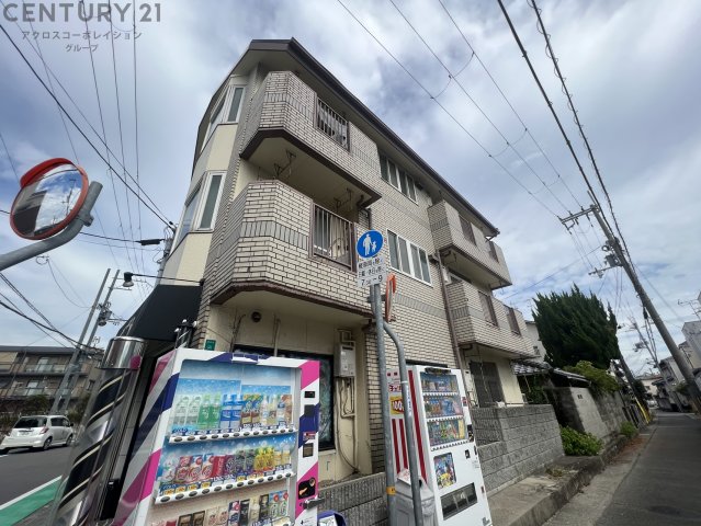 建物外観　居住者専用のごみ置き場があります！