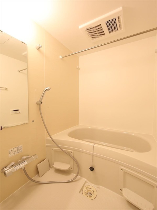 バス・シャワールーム　浴室暖房乾燥機付　追い焚き・オートバス機能付お風呂