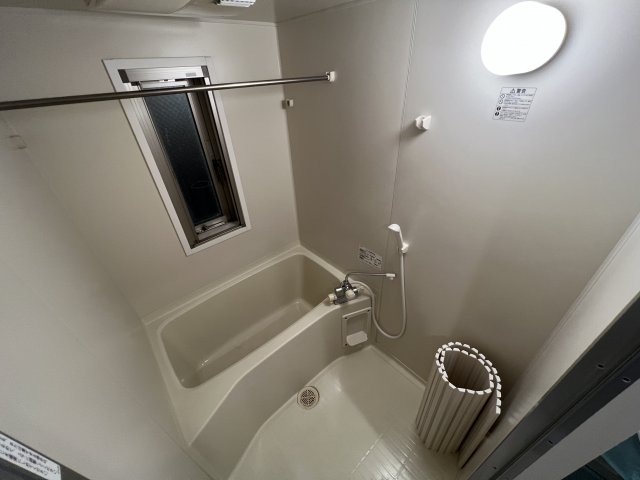 バス・シャワールーム　シンプルで機能的なユニットバスです