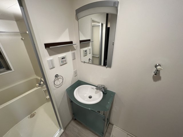 洗面設備　おしゃれな洗面台です