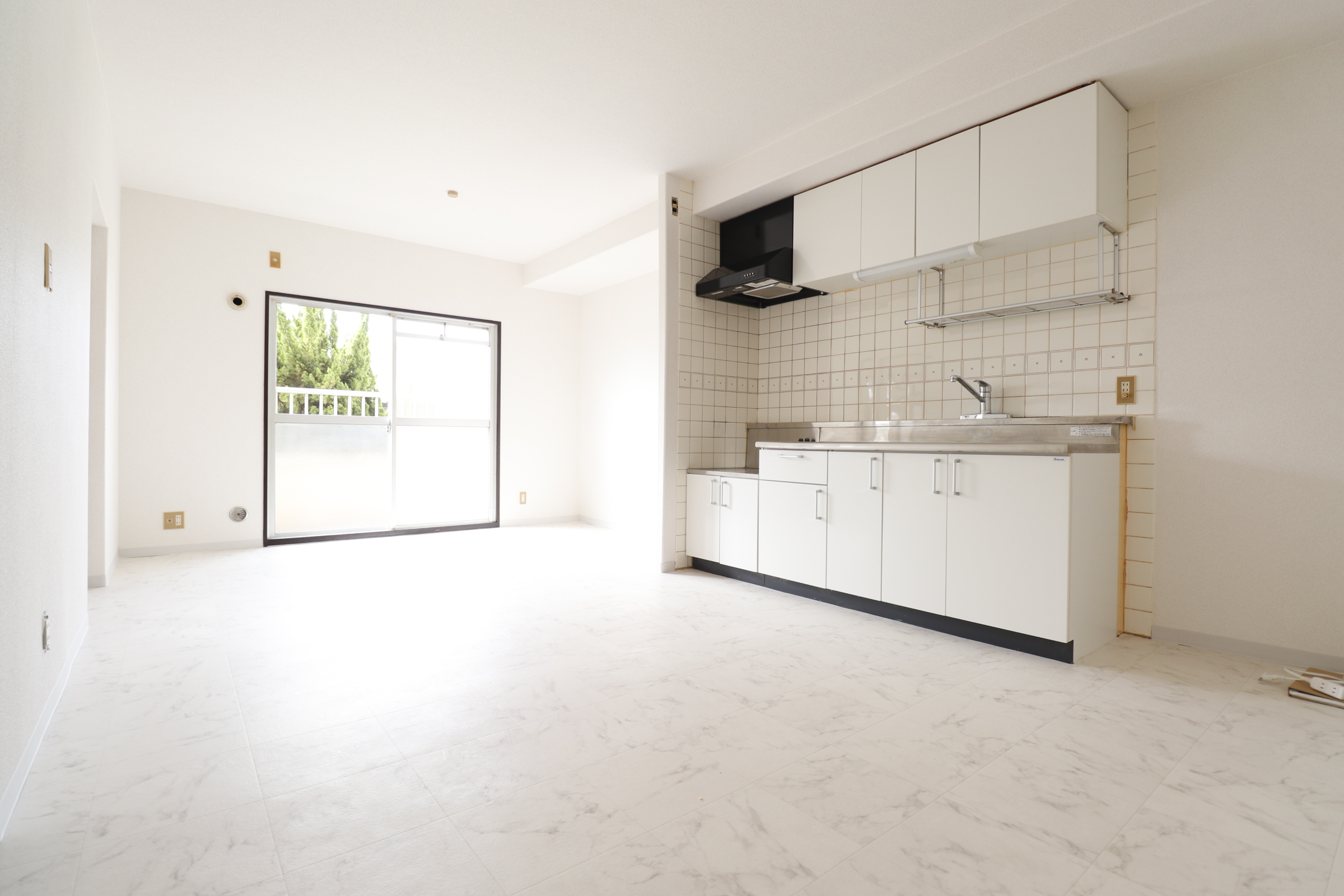 居室・リビング　12帖の日当たりの良いリビングです♪