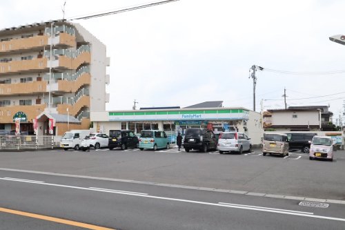 コンビニ　ファミリーマート 一宮白旗通店（コンビニ）まで1143m