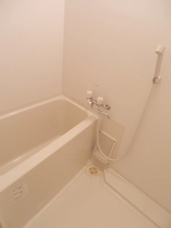 バス・シャワールーム　ゆとりのあるバスルーム