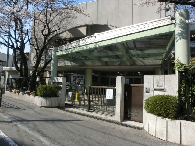 幼稚園・保育園　浦安市立若草認定こども園（幼稚園・保育園）まで291m