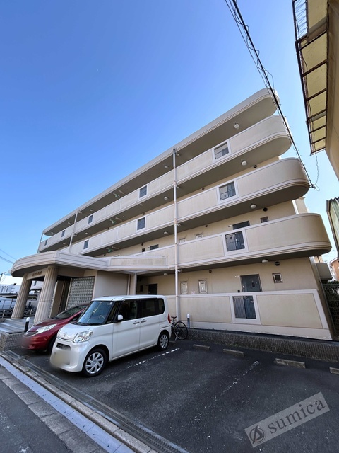 建物外観　スマートに佇むお家。毎日が楽しくなります。