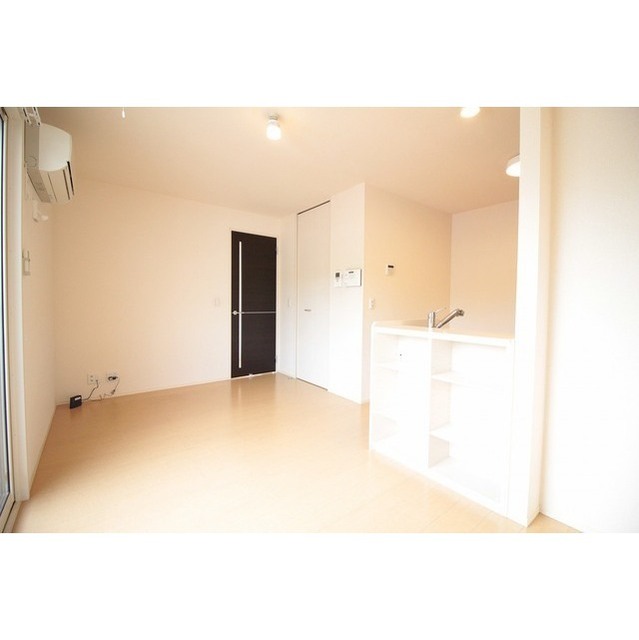 居室・リビング　反転同間取り　別部屋です