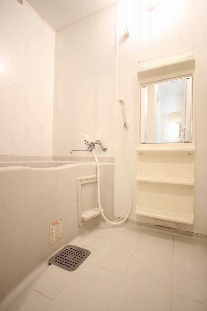 バス・シャワールーム　同物件別号室のものです。