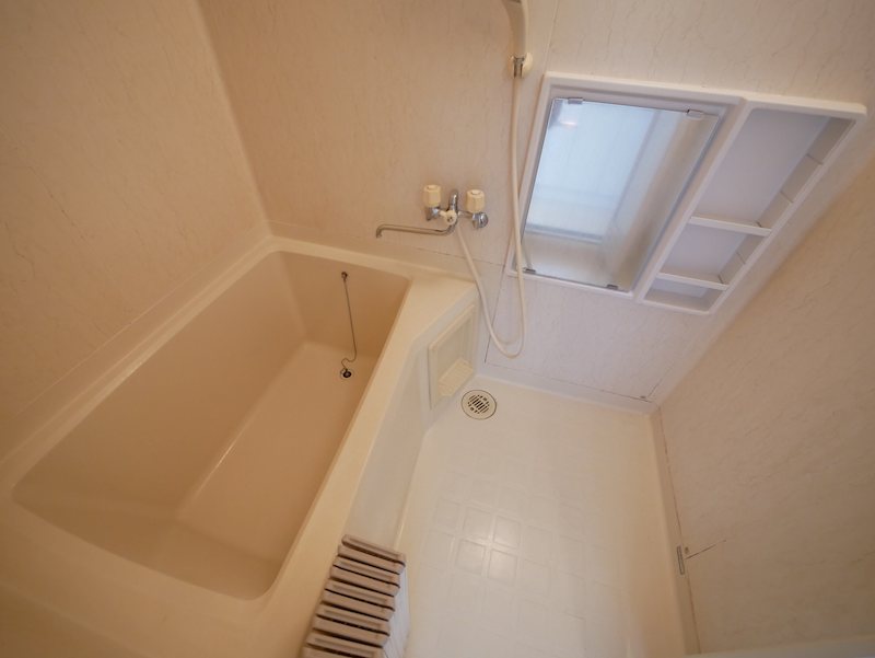 バス・シャワールーム　シャワー