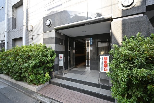 エントランス　清潔なエントランスです