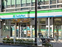 コンビニ　ファミリーマート（コンビニ）まで500m