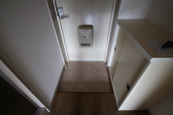 玄関　※別号室の写真です