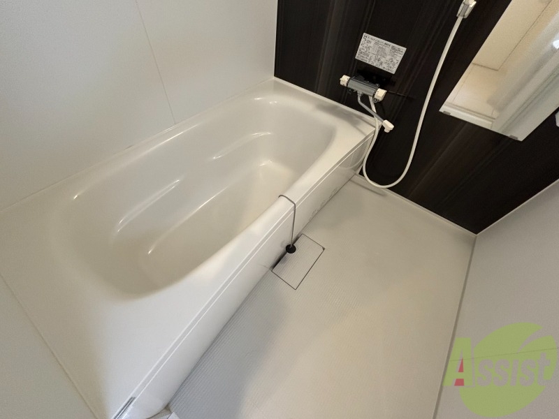 バス・シャワールーム　バスルームはこちらです。広々としてゆったり休めます。