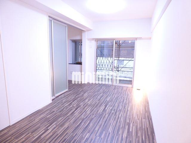 居室・リビング　落ち着いた床色が人気です