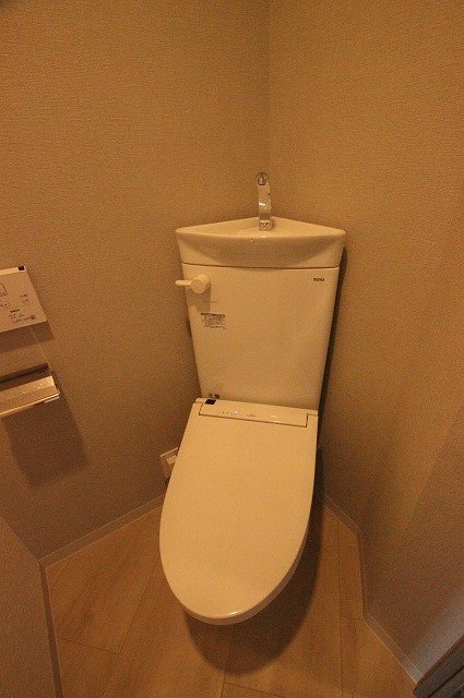 トイレ　同物件別号室のものです。