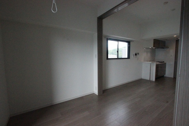 居室・リビング　同物件別号室のものです。