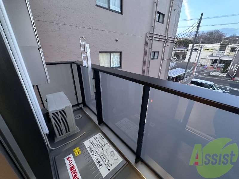 バルコニー　こちらのバルコニーで洗濯物干しはバッチリです。