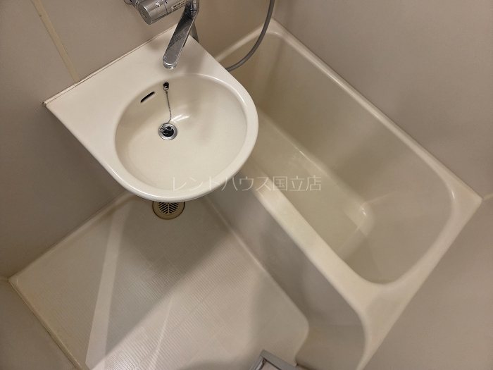 バス・シャワールーム　同物件別部屋参考写真です