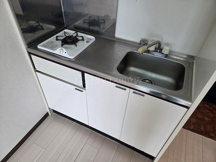 キッチン　同物件別部屋参考写真です