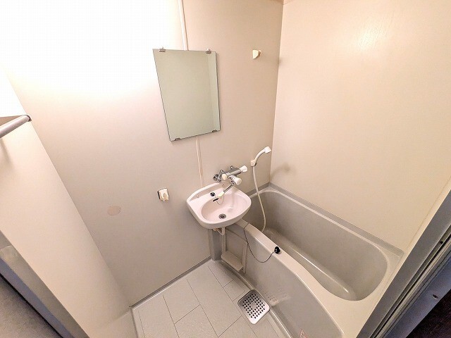 バス・シャワールーム　洗面台付