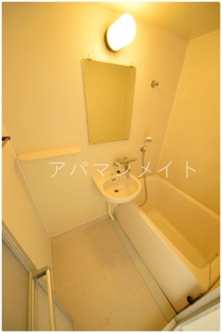 バス・シャワールーム　バス・トイレ別！