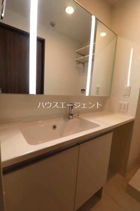 洗面設備　シャンプードレッサーです。