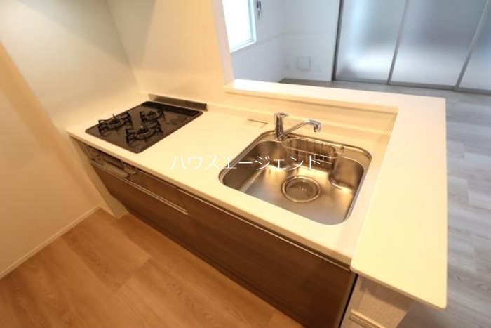 キッチン　人気の対面キッチンです。