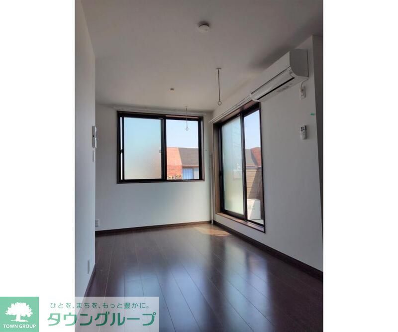 居室・リビング　同一物件参考写真です