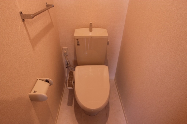 トイレ　温水シャワー付きトイレです