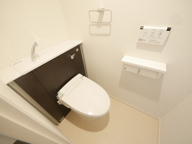 トイレ　★人気の温水洗浄便座付です★