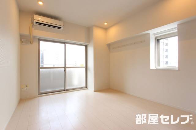 居室・リビング　※７０７号室内装写真（反転タイプあり）