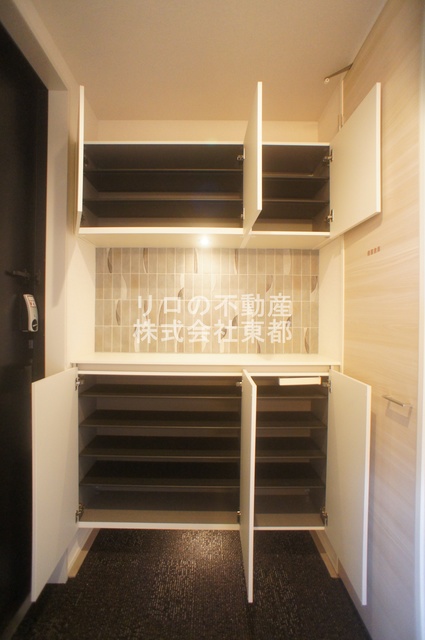 玄関　下駄箱付なので、玄関はいつでもスッキリ片付きますね☆